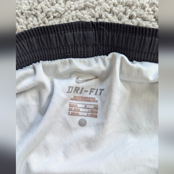 Nike running short - Picture 3 of 3